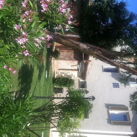 Chery Is A Location Surrounded By Greenery Where Relaxation Is Absolute. Bed & Breakfast *